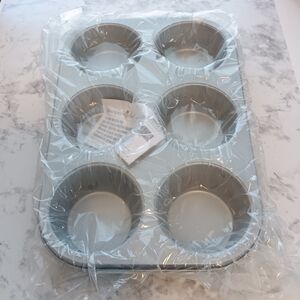 Pampered Chef Large Muffin Pan - Brand New!